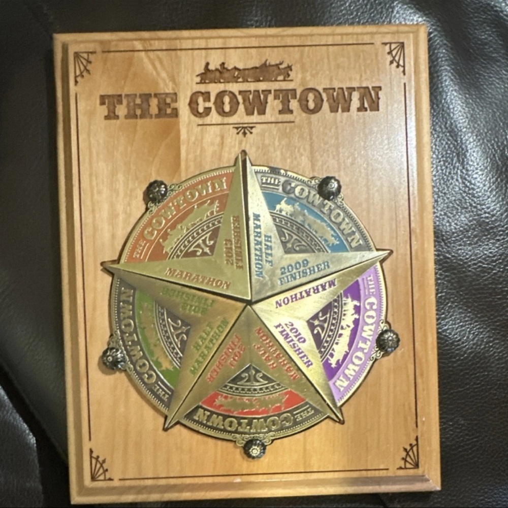 The Cowtown Marathon Finisher Decorative Plaque Wood Metal‎ Western Wall Mounted